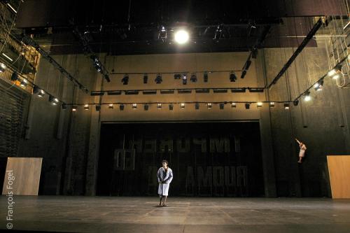 Le triomphe de l’amour, Mes Stanislas Nordey. TN Nanterre - Amandiers 2005