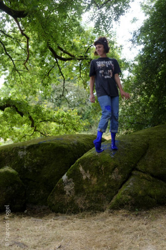 Justine Lou Dhouailly dans Des fois je dis n'importe quoi au festival du Nombril du monde 2024