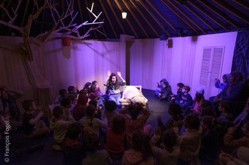 Valentine Basse et Lucile Oza dans l'Inouïe de Moune, Le NEST, CDN transfrontalier de Thionville 2024