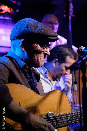 Pierre Kamlo Barré, guitare, chant