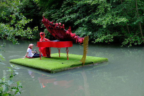 Le Moulin jaune, jardin du clown Slava